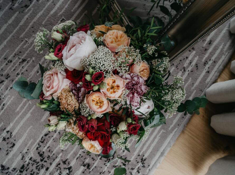 Bouquet sposa con rosso - Alberto Menegardi Flower Designer