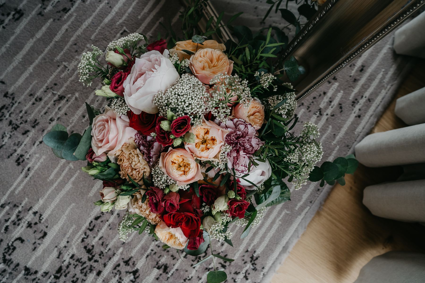 Bouquet sposa con rosso - Alberto Menegardi Flower Designer